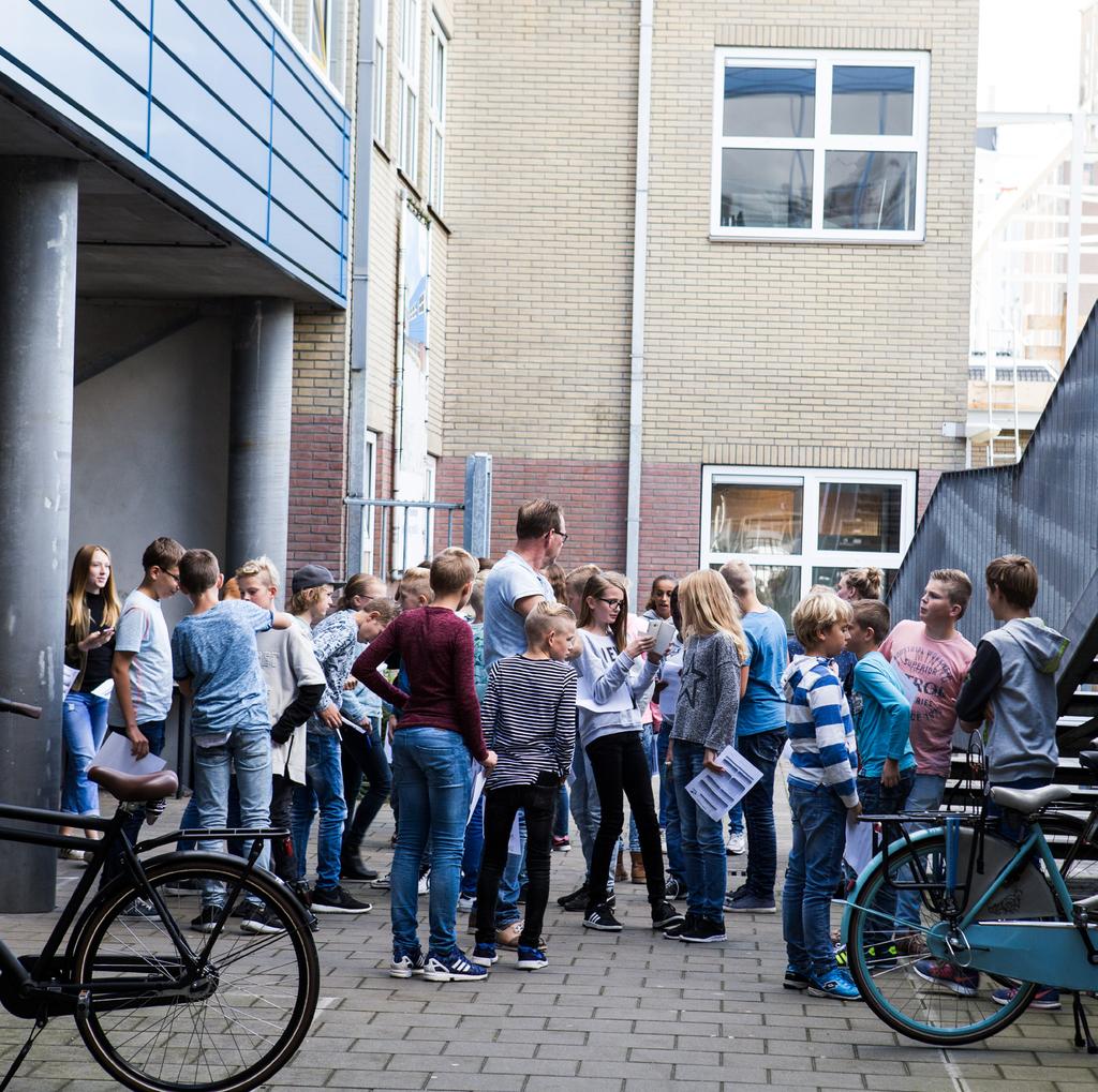 Vervoer Weet je dat je jouw elektrische fiets gratis kunt opladen in de fietsenstalling van Greijdanus? OV De bushalte is vlakbij school.