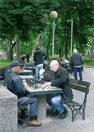 Door het park de Gagel over te laten lopen over de Carnegiedreef is er een verbinding mogelijk naar het winkelcentrum de Klop en vandaar naar de Vecht.