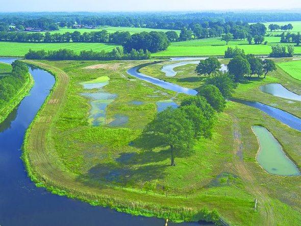 Pleisterplaats Erve Hondeborg maakt nog altijd deel uit van het landgoed Twickel (alle panden zijn herkenbaar aan de zwart/witte luiken).