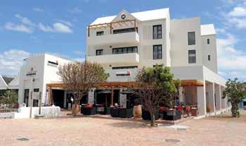 Hotels Harbour Square Wing **** Ligging: In de historische haven van Hermanus, de beste plek om walvissen te spotten. Het hotel bevindt zich op 120 km van de luchthaven van Kaapstad.