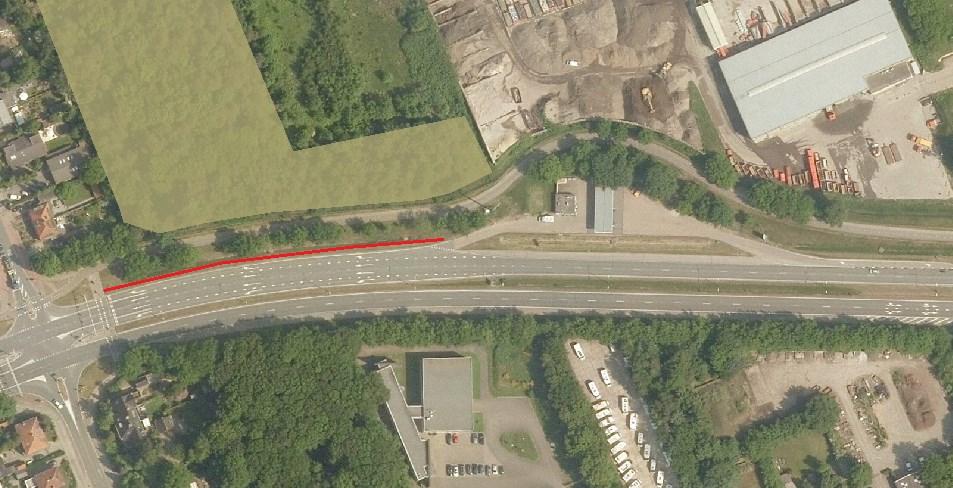 Figuur 5.1.3: Natuurdoeltype N16.01 Droog bos met productie (bruine arcering) ten noorden van het fietspad langs de N327 in relatie tot de te vergraven wegberm (rode lijn).