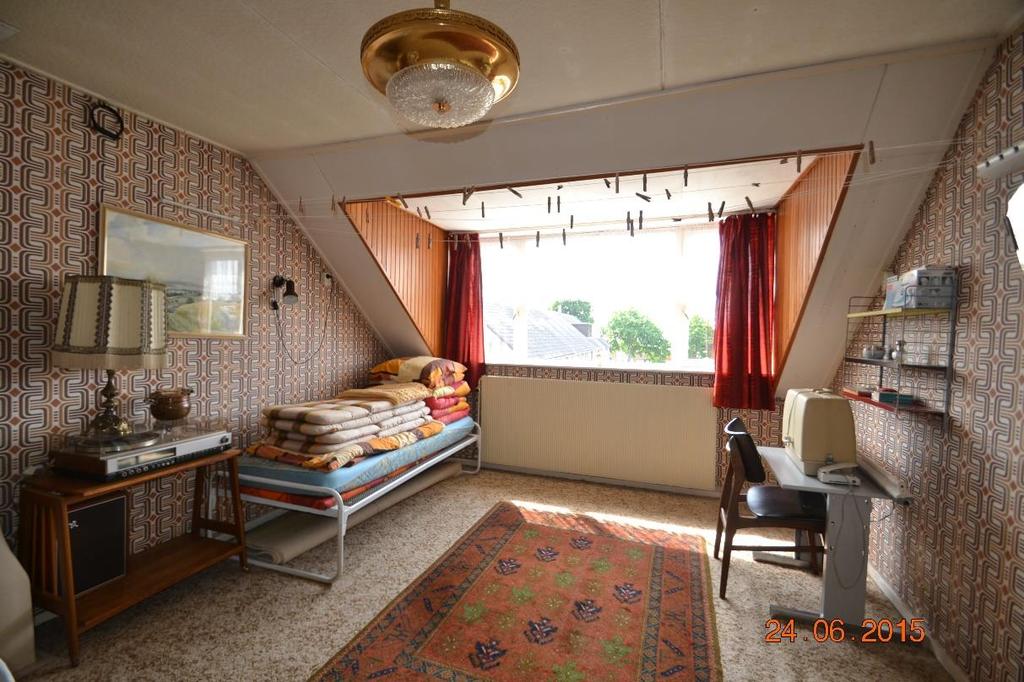 Te koop: Brasschaatstraat 19 te Breda Zolder(slaap-)kamer De ruime zolder(slaap)kamer is ca. 3.85x3.50 m.