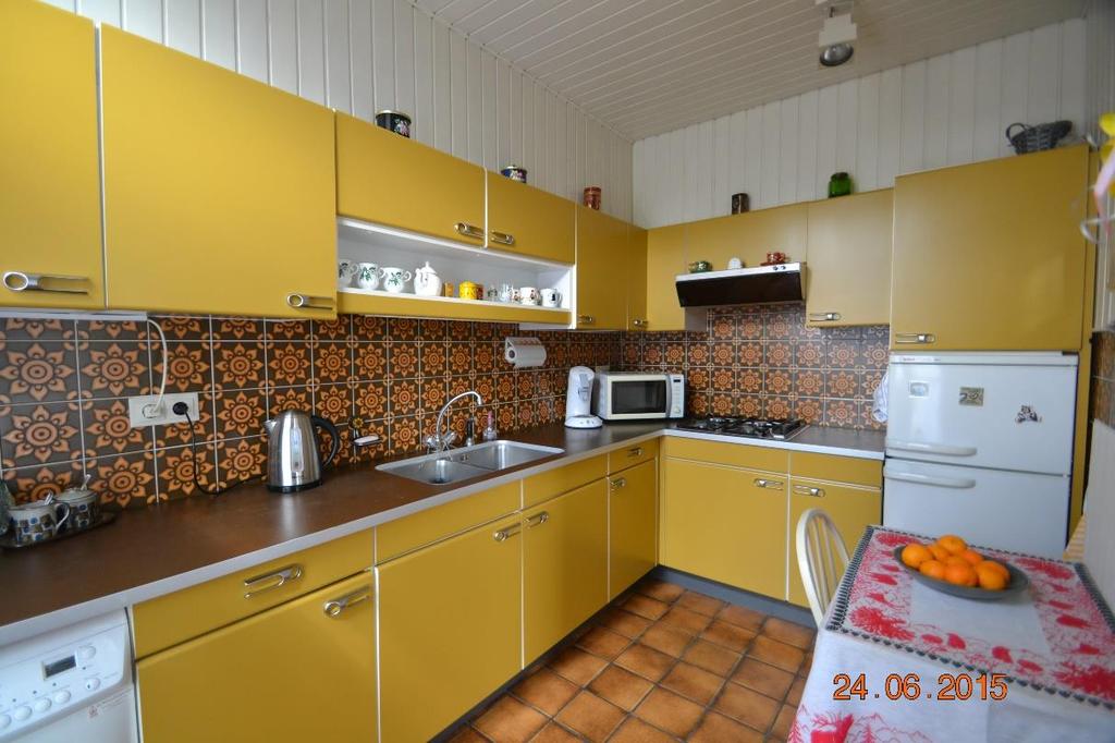 Te koop: Brasschaatstraat 19 te Breda Keuken De semi-open keuken is ca. 3.40x2.15 m. en ligt aan de achterzijde van de woning.