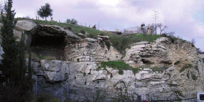 De Calvarieberg, ook wel kruisheuvel genoemd, was een soort kopie van de berg Golgotha waar volgens de evangeliën Christus gekruisigd zou zijn.