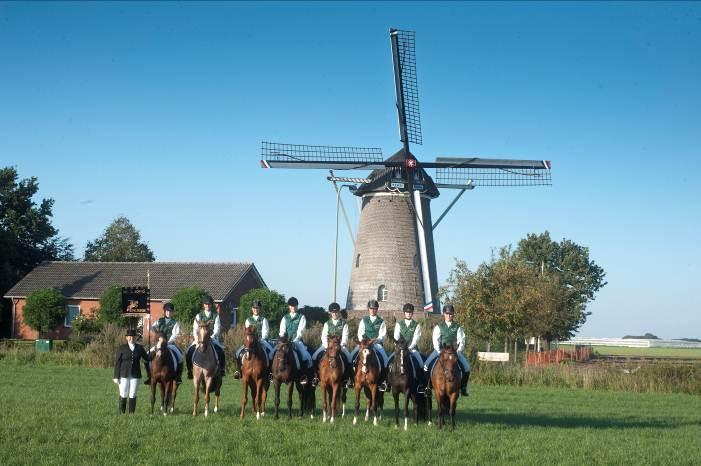 PAARDENSPORTVERENIGING ST JORIS METERIK Afgelopen weekend was er voor de paarden de 4 de selectiewedstrijd dressuur te Merselo.