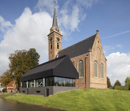 flexibele functie in nieuwbouw bij oude kerk De monumentale Nederlands Hervormde kerk (anno 1615) in Middenbeemster werd onlangs gerestaureerd en uitgebreid.