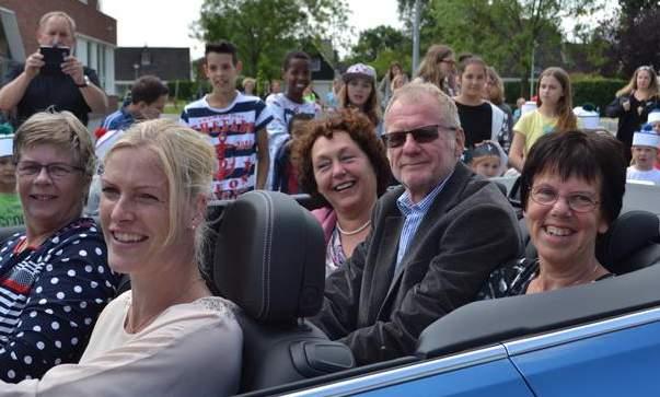 Juf Ans Het doek valt.. Juli 2016 besloot ik na 43 jaar met veel plezier in het onderwijs werkzaam geweest te zijn met prepensioen te gaan.