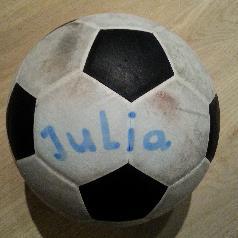 Naam: Julia (staat er met permanent marker op geschreven noch terpentine, noch aceton kan hier iets aan veranderen (is geprobeerd )).