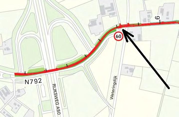 Het gemotoriseerde verkeer komt met relatief hoge snelheid uit