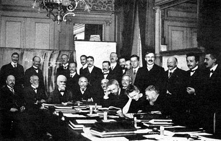 Klassiek beeld Natuurkundigen tijdens de Solvayconferentie in 1911.