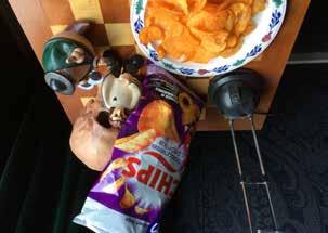 AH BOLOGNESE PAPRIKA Wat doe je als je een hoop kruidenmixen voor twee soorten chips overhebt? Nou dan gooi je die bij elkaar en je hebt een nieuwe smaak.