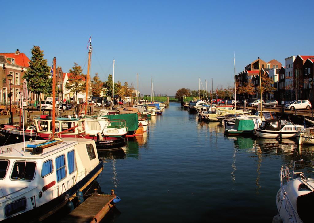 Het eiland rond, de oeverloop Elk gewenst punt langs de route; beschreven route va Klein Profijt Ca. 75 km De Oeverloop loopt rondom het eiland van de Hoeksche Waard.