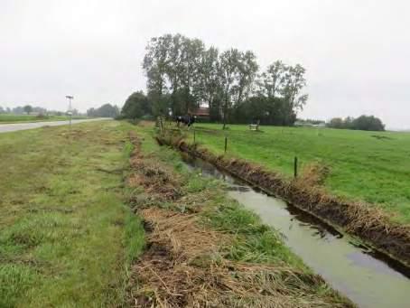 O p e n Het tracé loopt vrijwel volledig door open agrarisch gebied. Er worden enkele grotere watergangen gekruist, waaronder het Polderhoofdkanaal en de Wijde Ee.