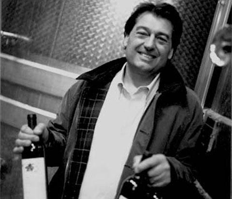 Jean Luc Colombo The wine making wizard from the Rhone Valley Volgde naast studie farmacie opleiding tot oenoloog. Vestigde zich in 1982 in Cornas, aanvankelijk als apotheker.