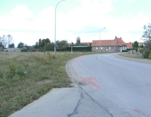 Ten oosten van het Schipdonkkanaal: ruilverkavelingsgebied: Volgens het VLM zouden de bermen terug eigendom zijn van de gemeente.