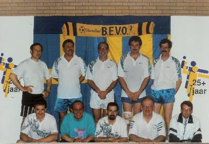25 jarig bestaan in 1994 voor vlnr: Ger Van Berlo, Wiet Steeghs, Jan Theelen, Henk Koopmans,