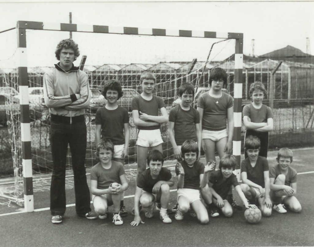 Heren pupillen/welpen BEVO seizoen 1978-1979 Voor vlnr: Peter Smets, Erwin Geurts, Marco Gielen, Ivar Peeters, John van de