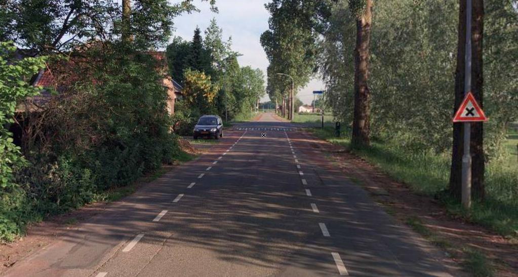 Situatiefoto Dreef: extra aanduiding middels een verkeersbord en markering op het plateau Uit de schouw zijn geen bijzonderheden in het verkeersbeeld waargenomen die extra aandacht vragen ten behoeve