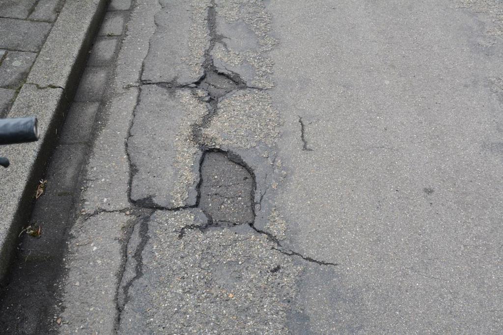 Wateroverlast bij Warande We hebben gesproken met bewoners van Warande 22 en 34. Men sprak over wateroverlast in de kruipruimte en op de openbare weg. De bewoner op nr.