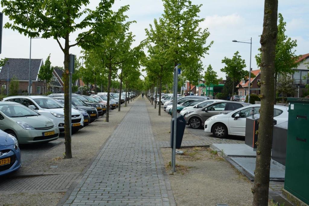 Parkeren Venneperweg. Per 1 mei mag er gratis geparkeerd worden. Tijdens ons rondje op zaterdag om 12.00 uur werd er druk gebruik gemaakt van dit parkeren.