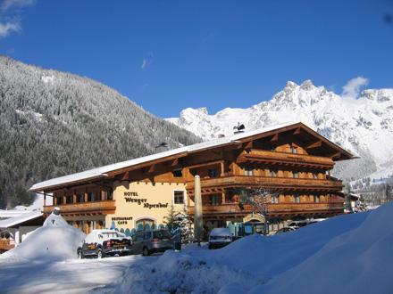 1.3 Accommodatie Het verblijf vindt de eerste 3 nachten plaats in het prachtige 3plus-sterren hotel Wenger Alpenhof van de eigenaarsfamilie Berger.