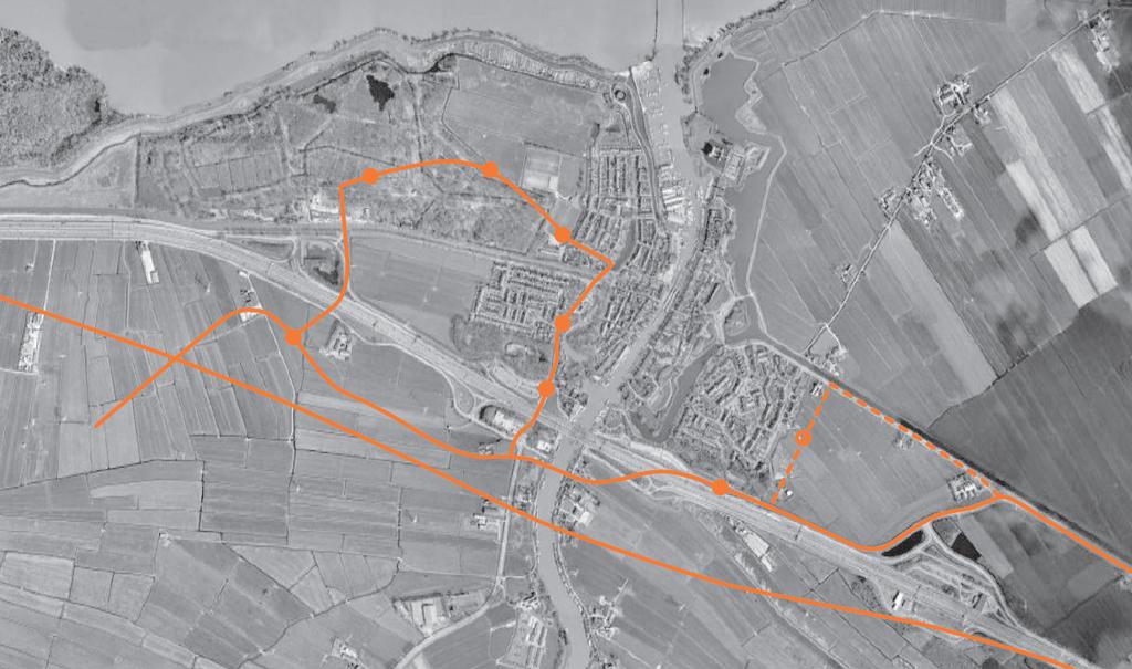 langs de Muidertrekvaart. Deze is in het verleden ook gebuikt als busroute. Een nadeel van deze route is de beduidend grotere loopafstand naar de KNSF wijk, Muiden Noordwest en Muiden Centrum.