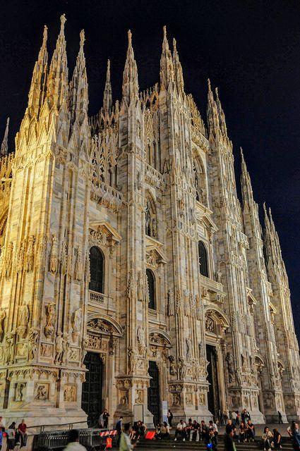 Prachtig en heel indrukwekkend denk ik de Duomo in Milaan.