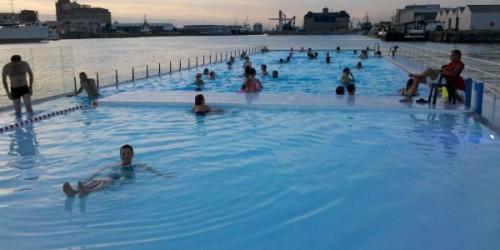 Tip 5 Antwerpen t Zuid Badboot Zwemmen op t Zuid. Nee we gaan niet naar het strand, maar op warme dagen nemen we wel een duik.