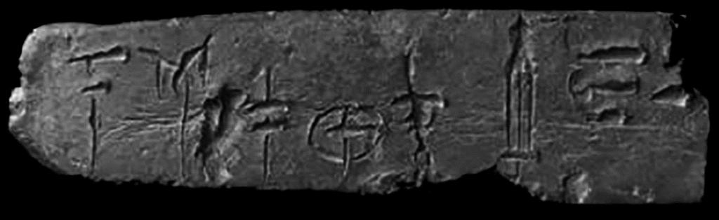 Ontcijfering Lineair B foto De Engelse onderzoeker Arthur Evans vond in 1900 op het eiland Kreta honderden kleitabletten die beschreven waren met een onbekend schrift.