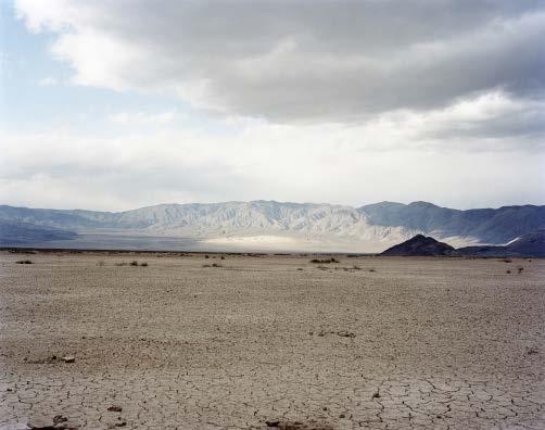 D E AT H VA L L E Y (CA), 2008 Death Valley is een natuurlijke heteluchtoven: rotswanden houden de warmte gevangen op deze dorre vlakte waardoor de