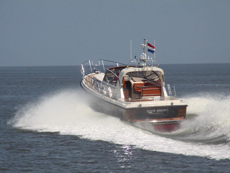 De ervaring leert echter dat kopers van een North-Line dit laatste zelden of nooit doen: Onze klanten zijn in de regel niet zulke mooi weer types. Het zijn doorgaans échte zeegangers.