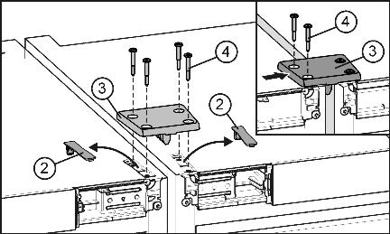 5 (3) op de apparaten leggen en aan één apparaat losjes met twee schroeven Fig. 5 (4) vastmaken.
