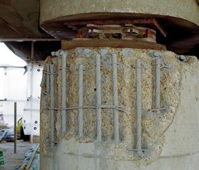 Aanvullend kan als bescherming tegen de vorming van beginnende corrosie in de gebieden rondom de gerepareerde delen, een corrosieinhibitor worden aangebracht die door het beton migreert en zo de