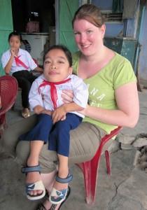 Hien heeft zelf op deze school gezeten en is in januari, toen ze op bezoek was bij haar ouders, teruggegaan naar deze primaryschool.