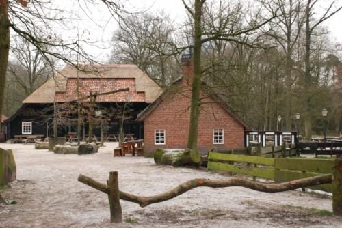 13 Verslag wandeling Hilvarenbeek Op zaterdag 2 april had de jaarlijkse uitstap van de Herenthoutse Atletiekclub plaats.