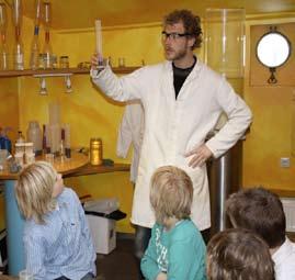 mondiaal; Een kijkje onder water, door patrijspoorten en in de duikbootsimulator; Het Waterlaboratorium: waterdieren, watervervuiling, natuur- en scheikundige eigenschappen van water d.m.v. proefjes; Een uitdagende theatrale quiz om opgedane kennis te toetsen.