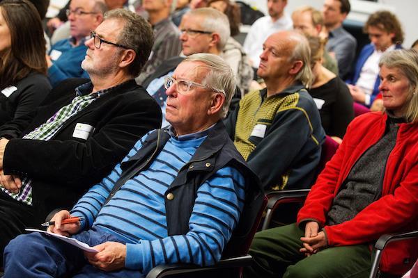 Nelleke Vedelaar (Zwolle), Paulus Jansen (Utrecht), Bert Velthuis (Nijmegen) en Joris Wijsmuller (Den Haag). 4. Estafettewissel.