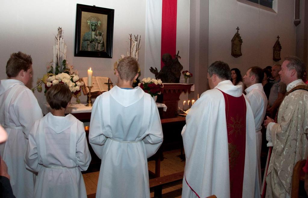 Zwarte Madonna Zondagavond 25 augustus: Aan het eind van de kerkdienst, welke werd voorgegaan door pastoor B. Malysz van de Poolse parochie en deken A.