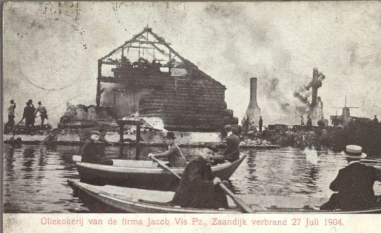 03604) De fabriek werd direct herbouwd, maar ging in 1912 wederom deels in vlammen op.