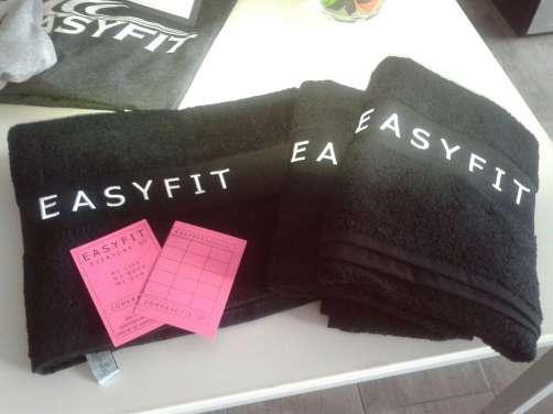 Z O M E R A C T I E 17 SPAAR nu voor jouw EASYFIT-handdoek E A S Y F I T E V E R Y D A Y 7/7 E A S Y F I T E V E R Y D A Y M Y L I F E M Y B O D Y M Y G Y M Z O M E R A C T I E 17