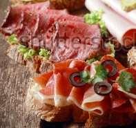 soorten Europese vleeswaren - Gerookte forelfilet - Hollandse nieuwe met uitje -