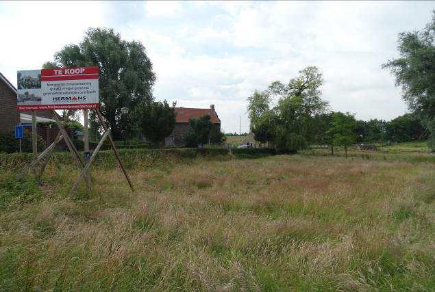 De directe omgeving van het plangebied bestaat uit woningen