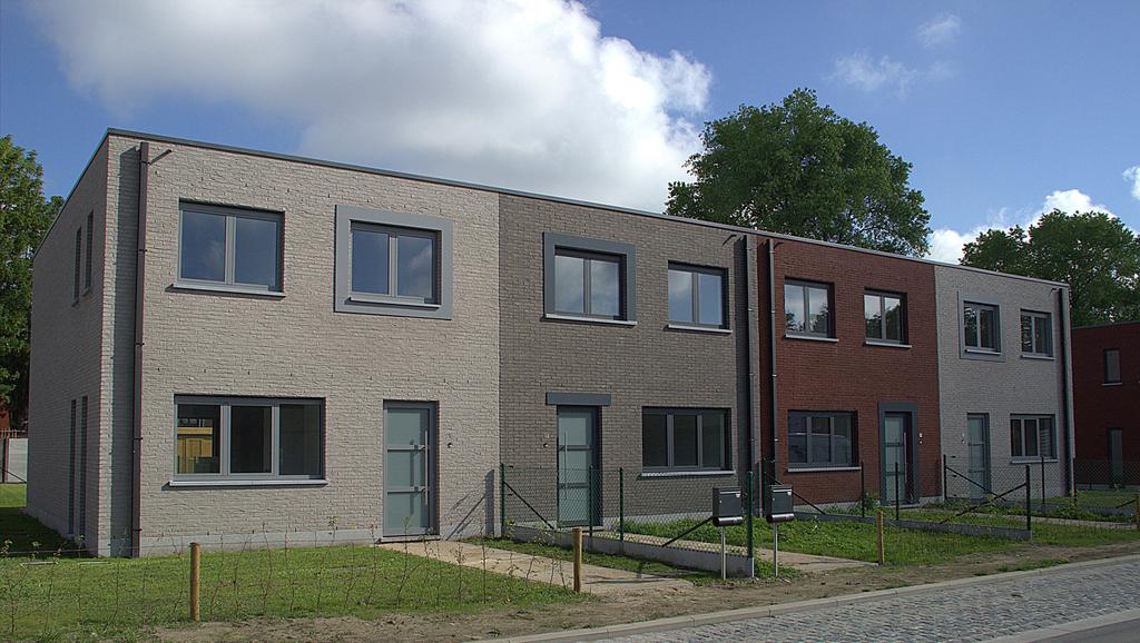 25 eengezinswoningen in Gentbrugge WoninGent bouwde de voorbije maanden een stukje woonwijk bij in Gentbrugge.