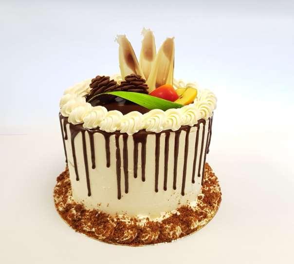 Product 9 Herfst drip cake Woon je nu in Regio Zuid-West Nederland en heb je binnenkort een verjaardag of party is het de moeite waard om voor deze geweldige Drip cake te gaan.