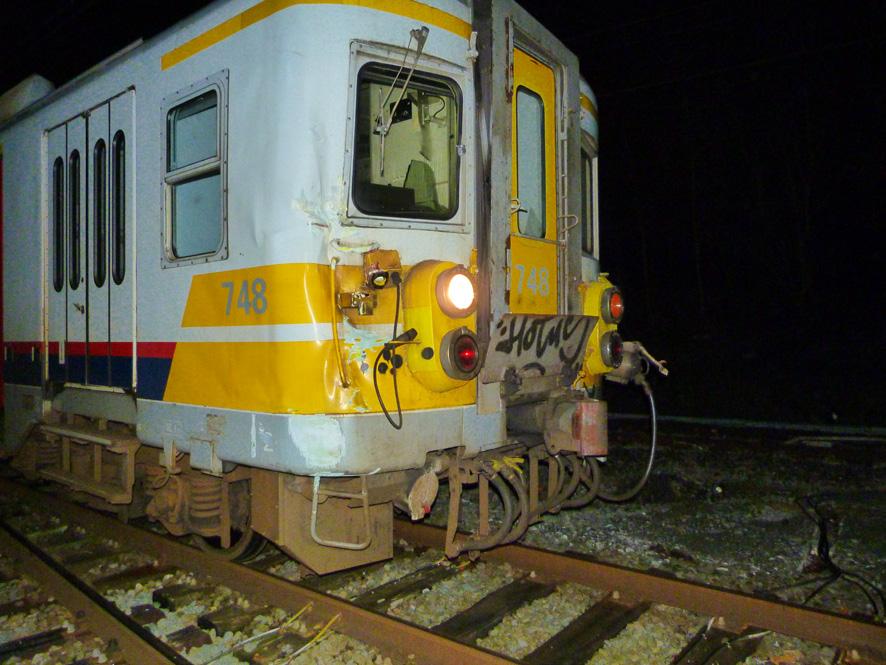 2.2. VERLOOP VAN HET VOORVAL Trein E3440 rijdt het station van Binche binnen op spoor I om 20:42 uur; om 20:43 uur geeft deze trein een spoorstroomkring (SSK02U) vrij, wat een gedeeltelijke