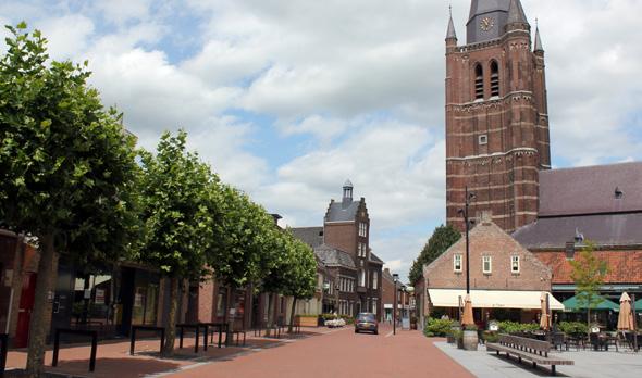 Sluis 15 is een mooie plek om te stoppen. Hier zie je van dichtbij hoe schepen in de oude sluis geschut worden.