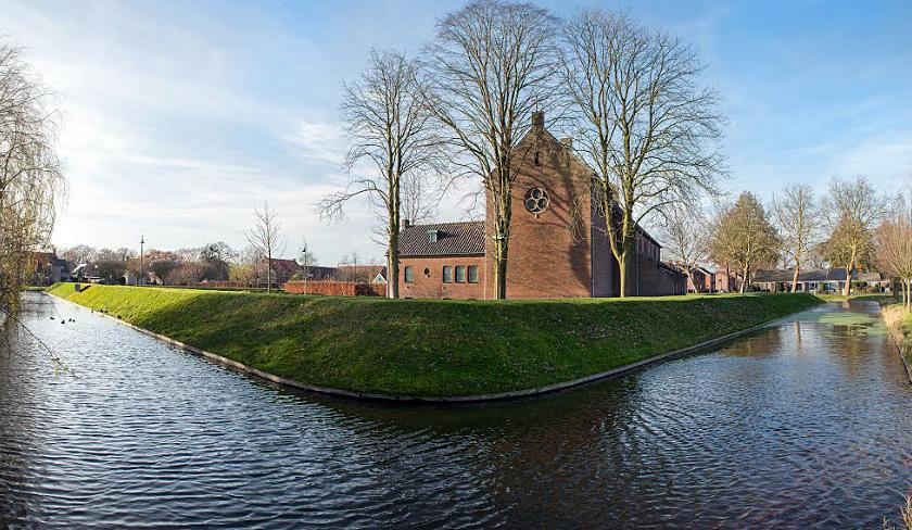 linksaf: kerkstraat Je rijdt nu door het mooie centrum van Nederweert 13 Na ong. 400 m. links: Burgemeester Greijmansstraat Na ong. 300 m.
