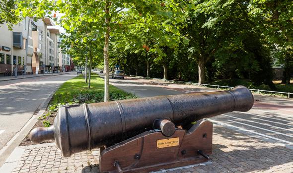 nog het Franciscushuis en de Paterskerk en het stadspark met de Nijeborgh tegen. 20 21 Na ong.