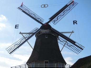 Van de molenaars Traditie getrouw leveren ook de molenaars hun deel aan het jaarverslag van molen De Zwaluw.