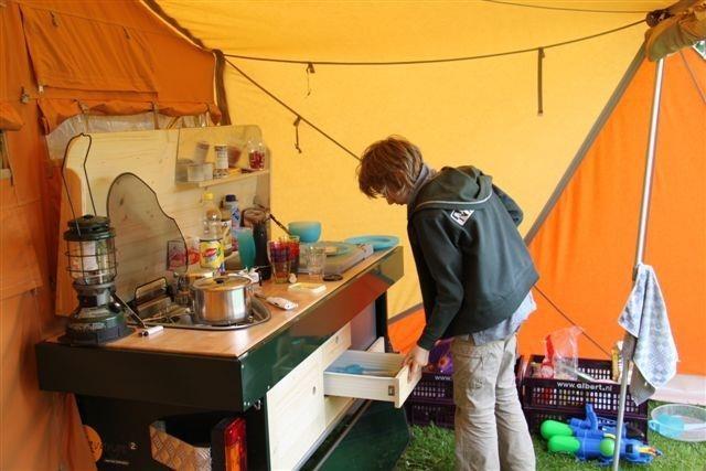 De gastoevoer is onafhankelijk van elkaar te regelen door middel van twee gaskranen.